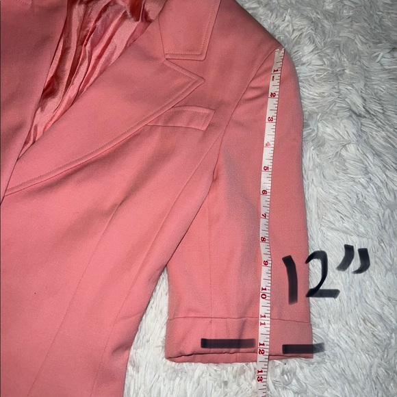 ❌ SOLD ❌ Authentic Vintage Chanel Pink Blazer Size 38 - Picture 10 of 16